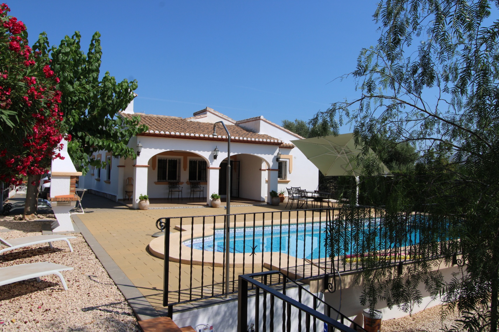 001899PGI - Chalet for sale in Orba located on a flat plot.