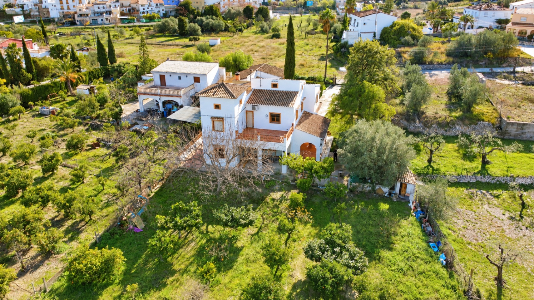 Villa / Finca mit Pool zu verkaufen in Orba