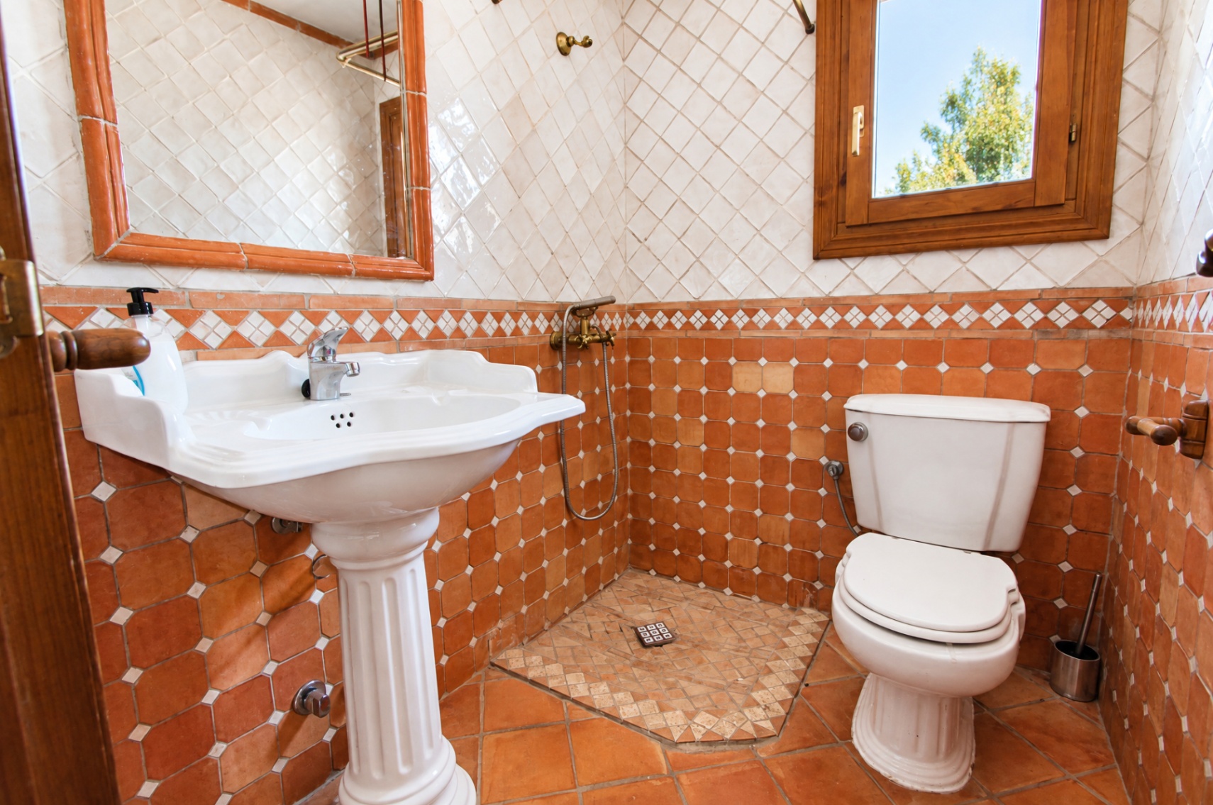Villa / Finca mit Pool zu verkaufen in Orba