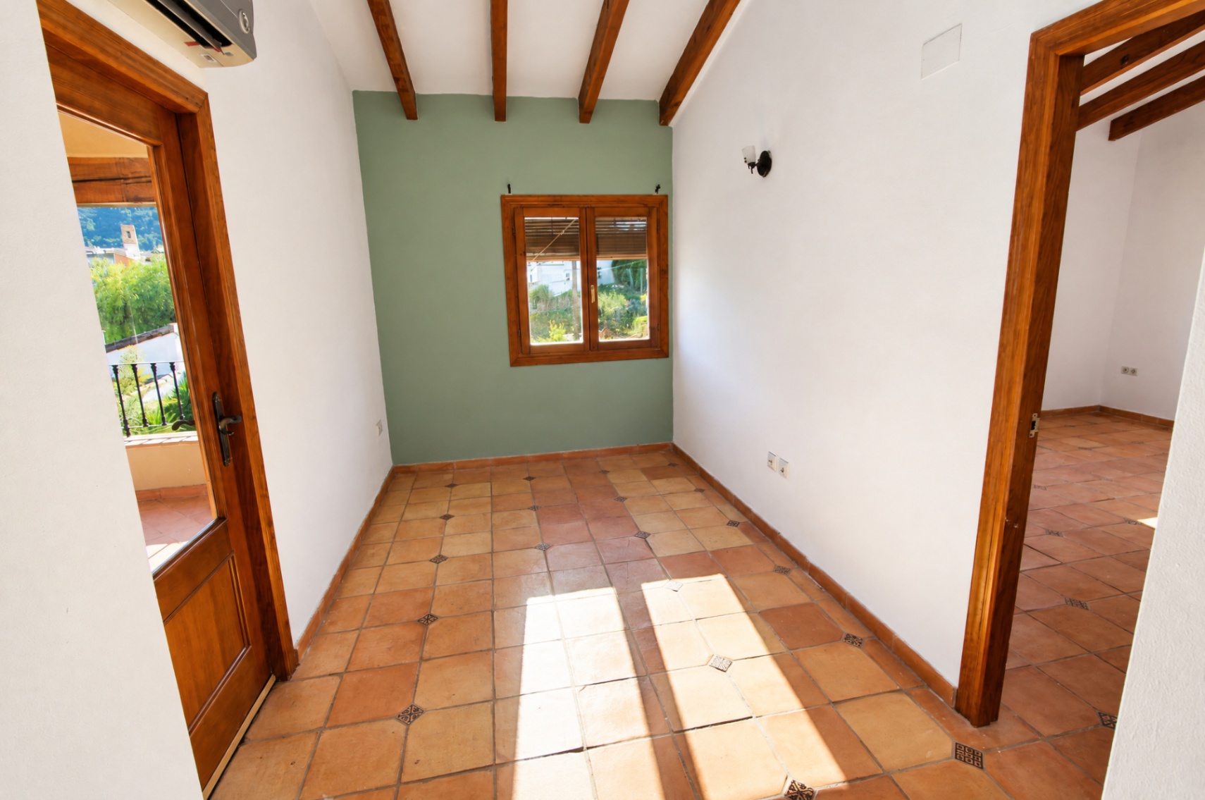 Villa / Finca mit Pool zu verkaufen in Orba