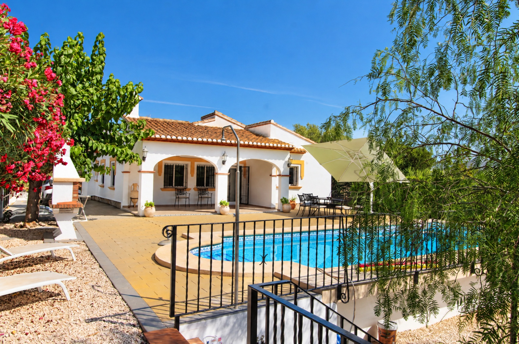 001899PGI - Chalet a la venta en Orba situado en una parcela llana
