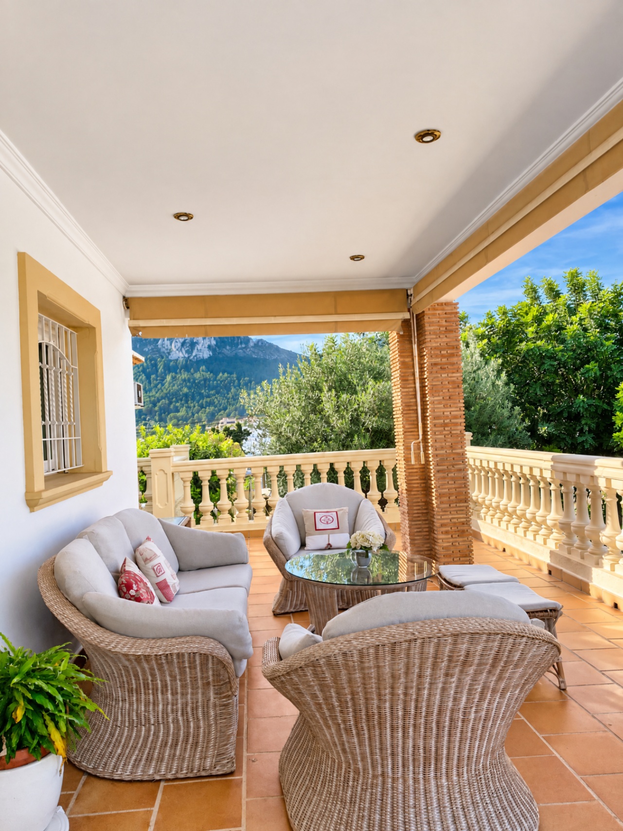 001904PGI - Exklusive Luxusvilla in Orba mit Pool, großzügigen Räumen und einem außergewöhnlichen Potenzial.