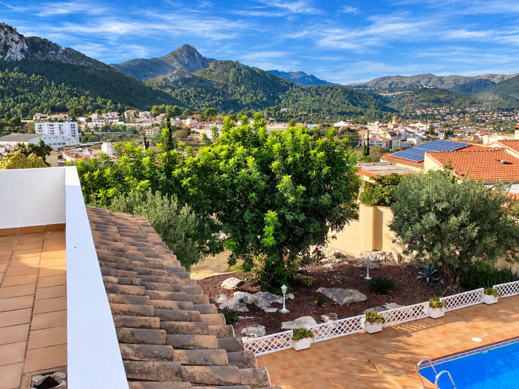 001904PGI - Exklusive Luxusvilla in Orba mit Pool, großzügigen Räumen und einem außergewöhnlichen Potenzial.