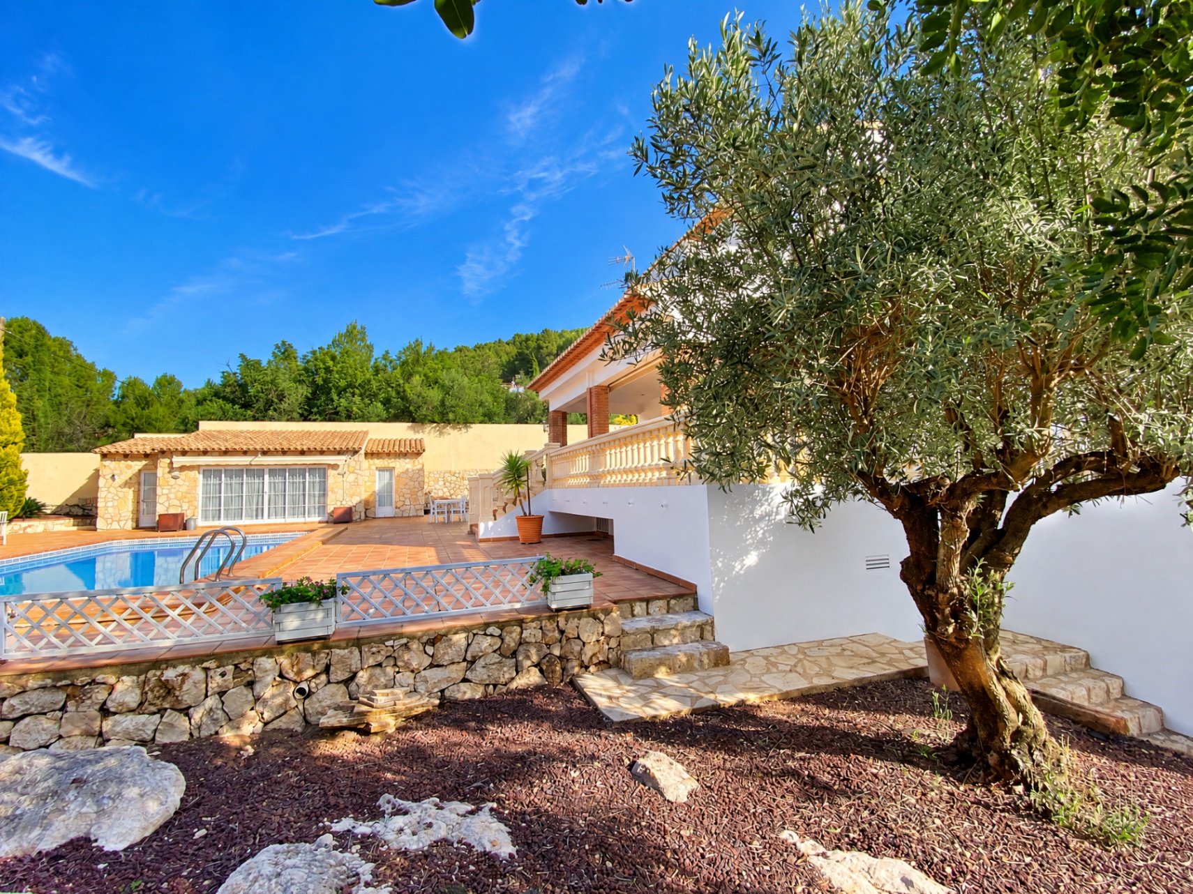 001904PGI - Exklusive Luxusvilla in Orba mit Pool, großzügigen Räumen und einem außergewöhnlichen Potenzial.