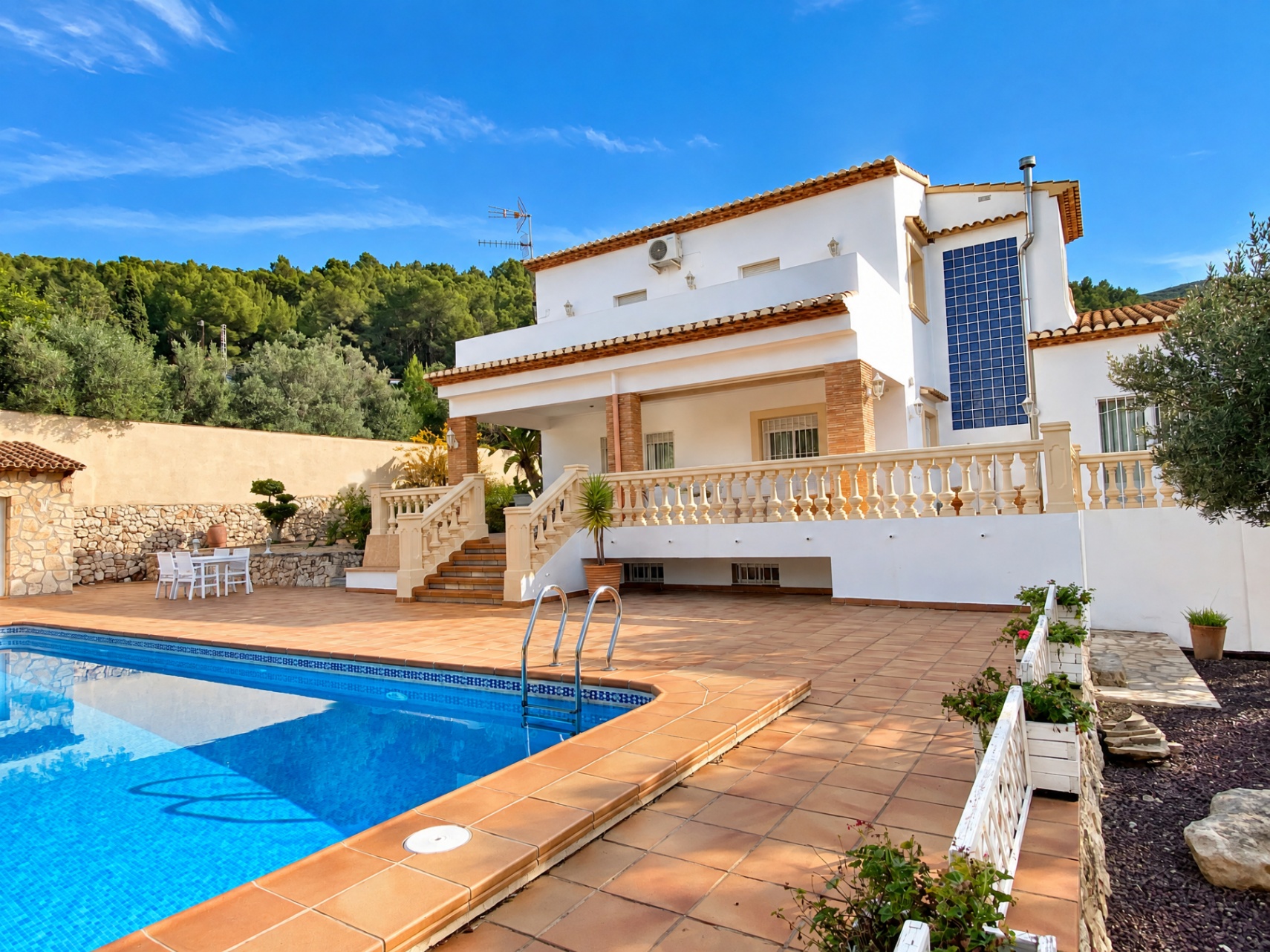 001904PGI - Exklusive Luxusvilla in Orba mit Pool, großzügigen Räumen und einem außergewöhnlichen Potenzial.
