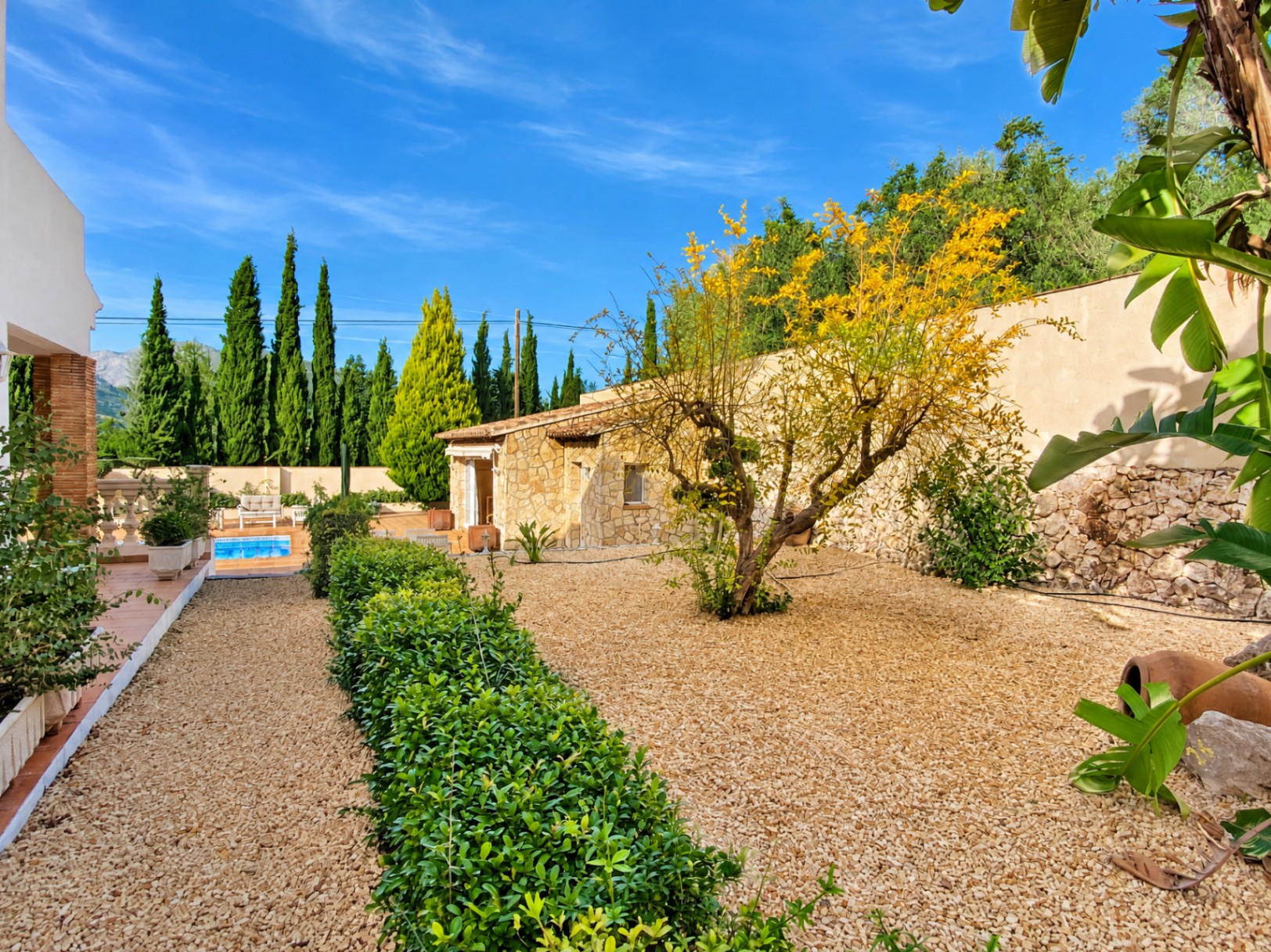 001904PGI - Exklusive Luxusvilla in Orba mit Pool, großzügigen Räumen und einem außergewöhnlichen Potenzial.