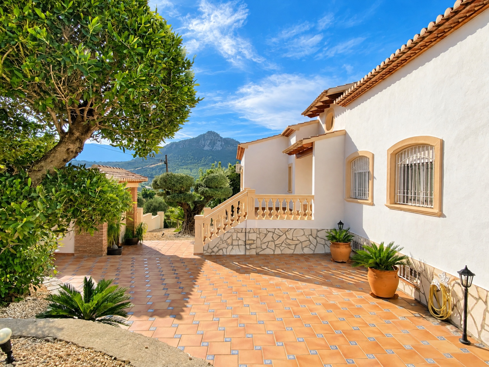 001904PGI - Exklusive Luxusvilla in Orba mit Pool, großzügigen Räumen und einem außergewöhnlichen Potenzial.