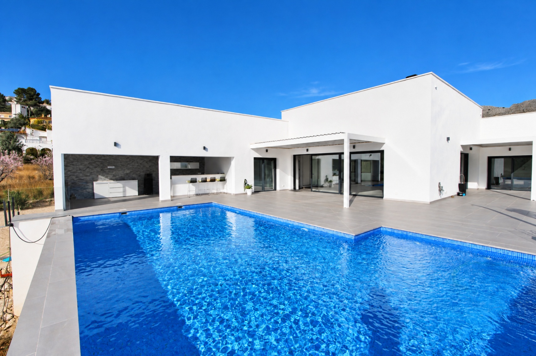 001836PGI - Villa moderne à vendre à Orba avec vue sur la mer.
