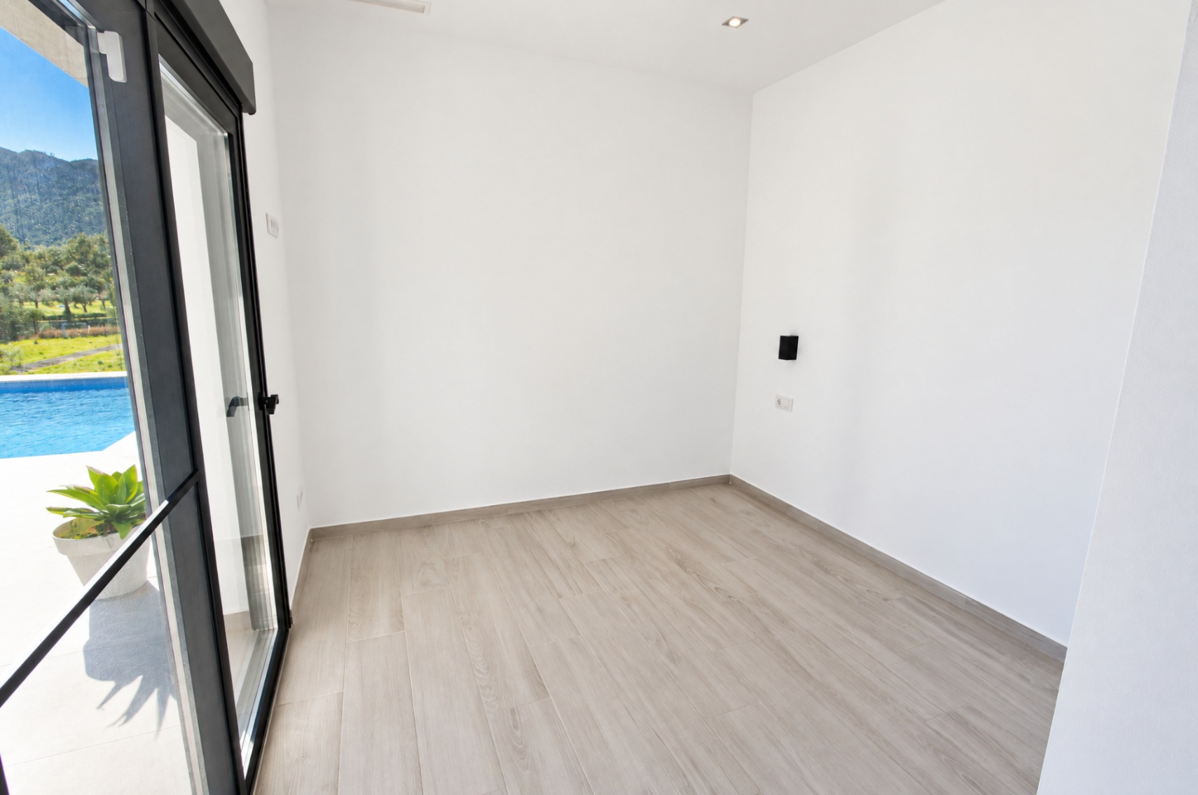 001836PGI - Villa moderne à vendre à Orba avec vue sur la mer.