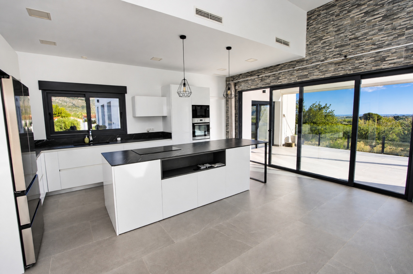 001836PGI - Villa moderne à vendre à Orba avec vue sur la mer.