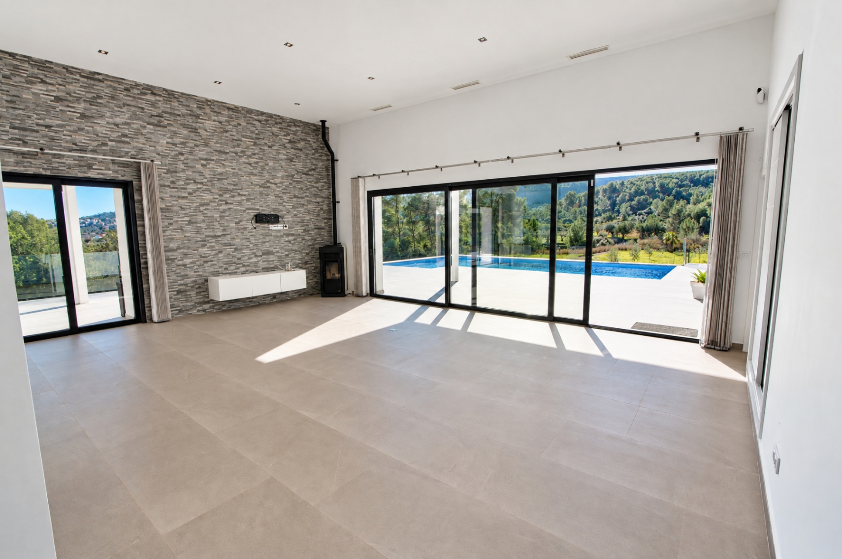 001836PGI - Villa moderne à vendre à Orba avec vue sur la mer.