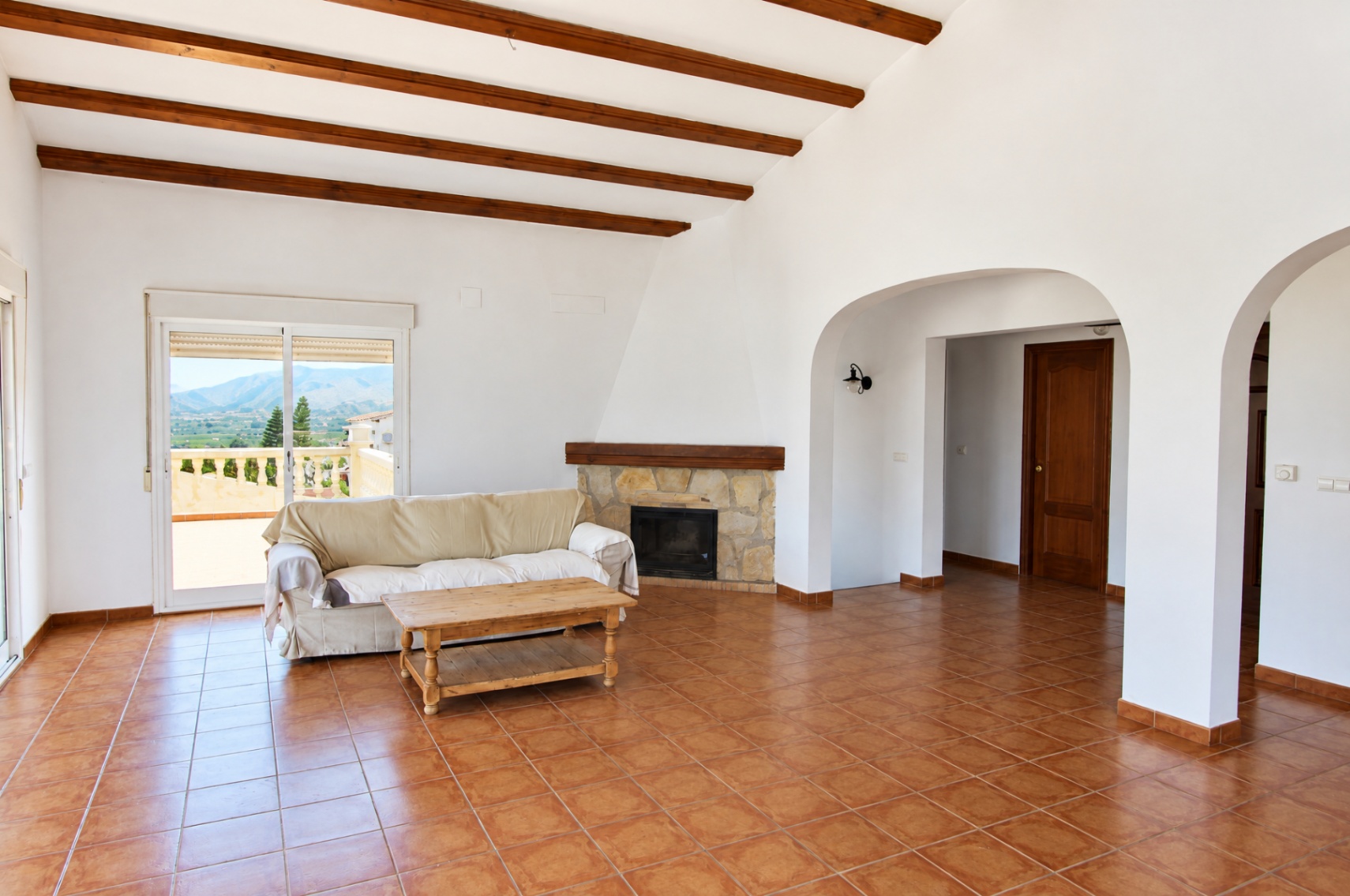Spectacular 5-bedroom villa with stunning panoramic views of the Orba Valley.