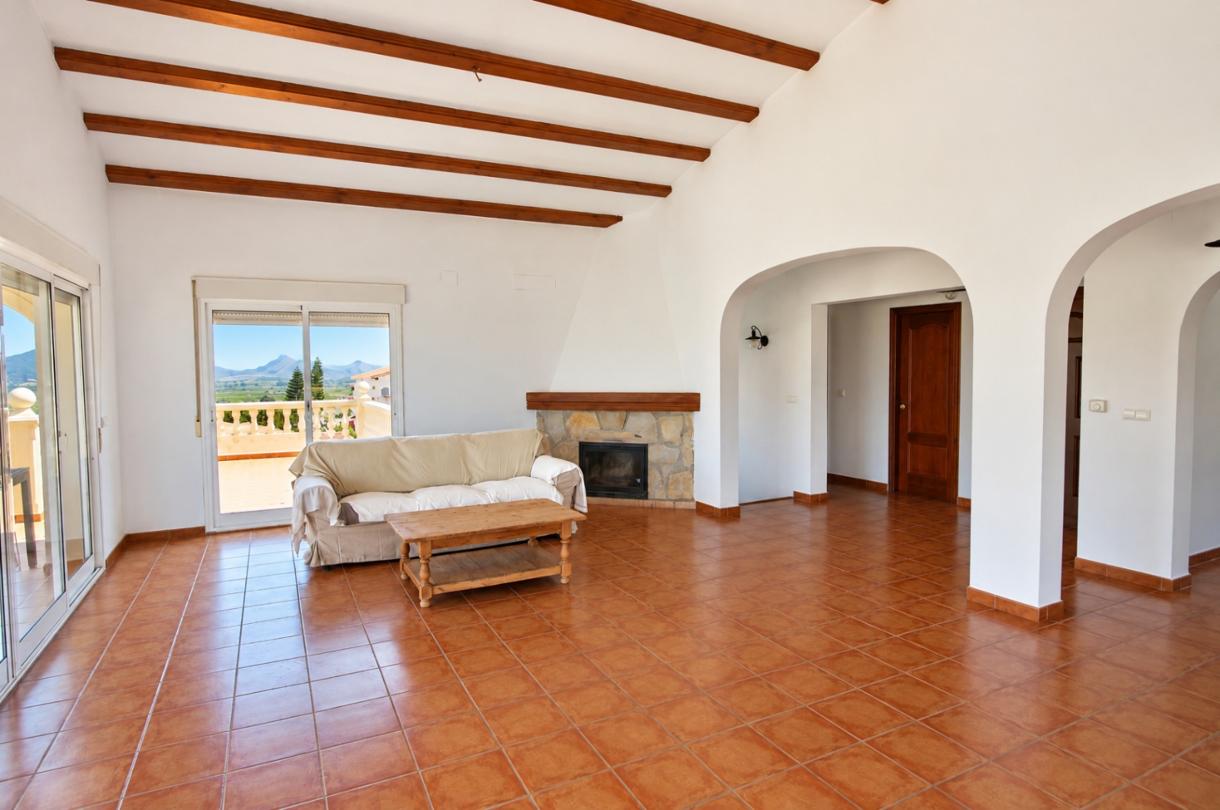 Spectacular 5-bedroom villa with stunning panoramic views of the Orba Valley.