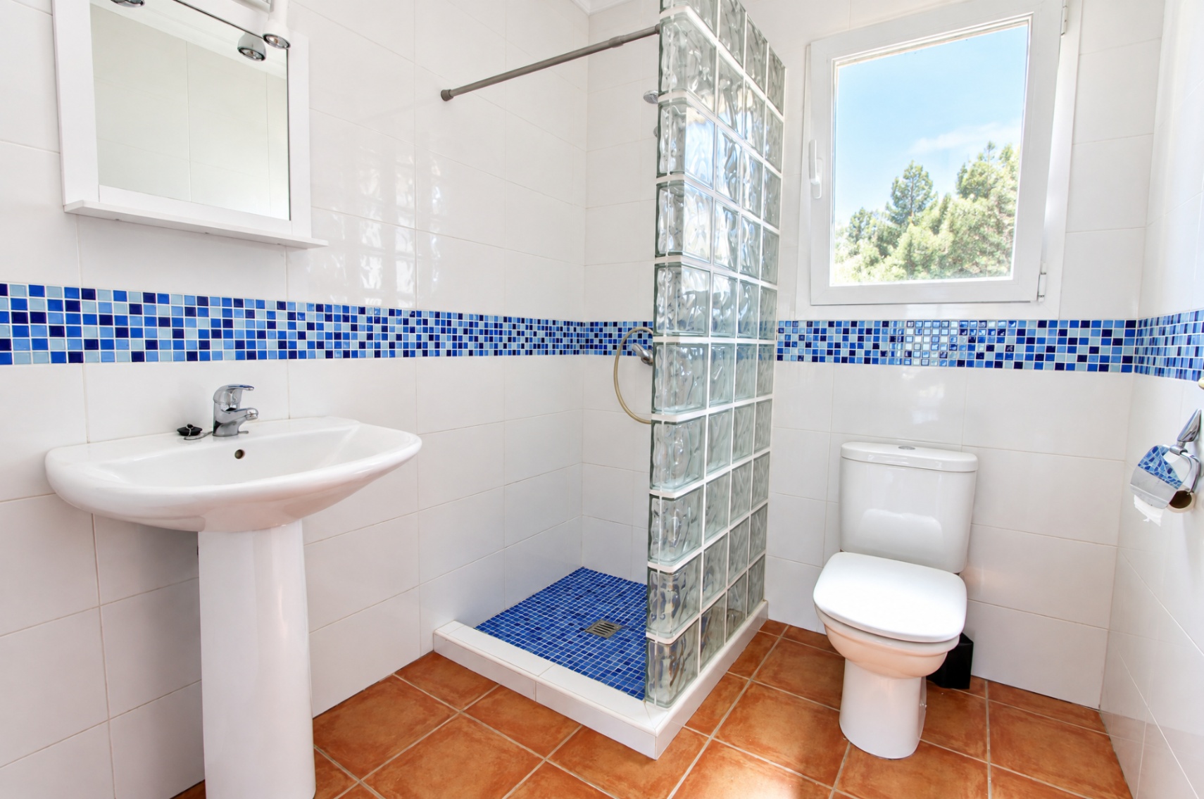 Spectacular 5-bedroom villa with stunning panoramic views of the Orba Valley.