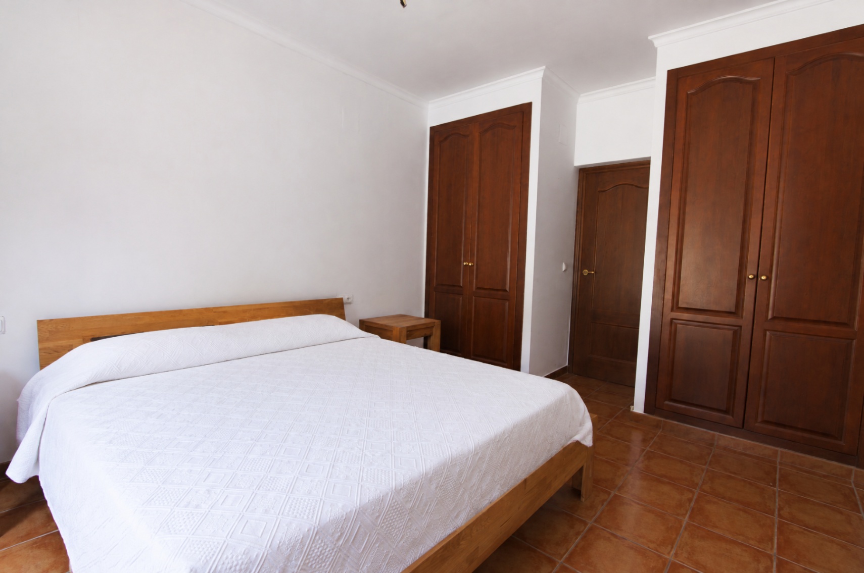 Spectacular 5-bedroom villa with stunning panoramic views of the Orba Valley.