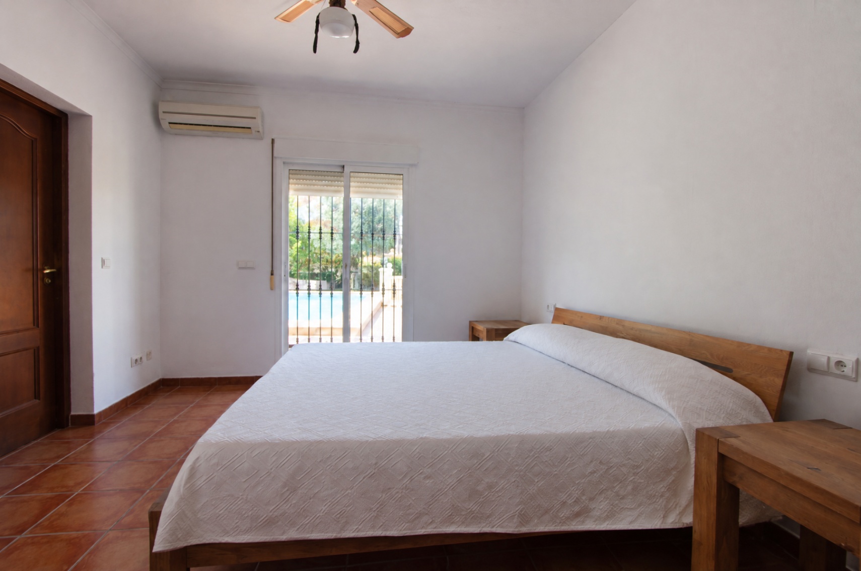 Spectacular 5-bedroom villa with stunning panoramic views of the Orba Valley.
