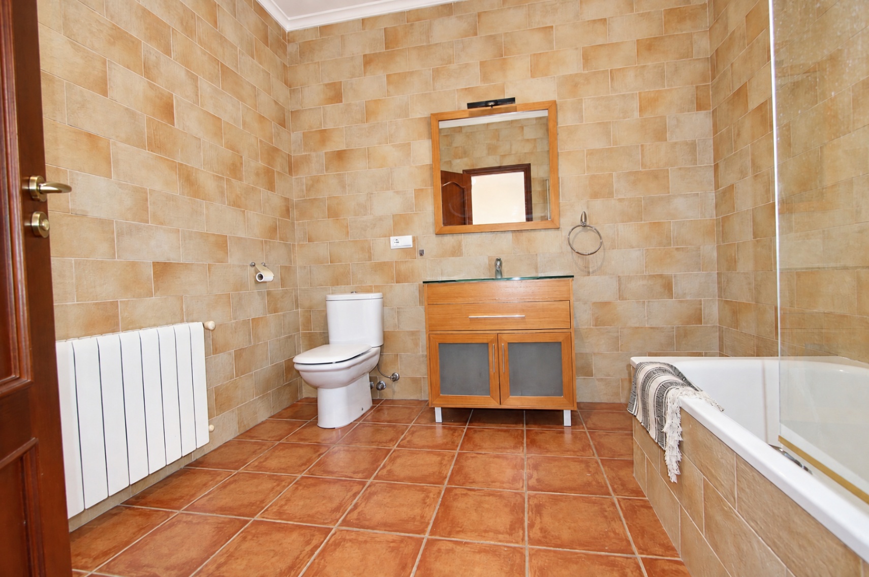 Spectacular 5-bedroom villa with stunning panoramic views of the Orba Valley.