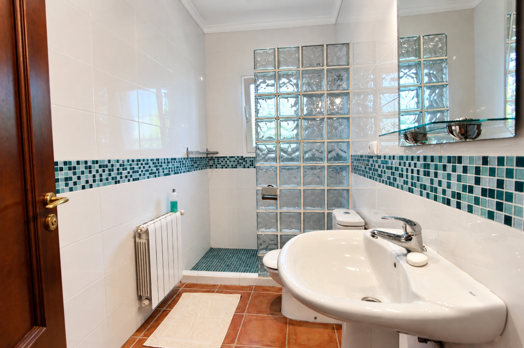 Spectacular 5-bedroom villa with stunning panoramic views of the Orba Valley.
