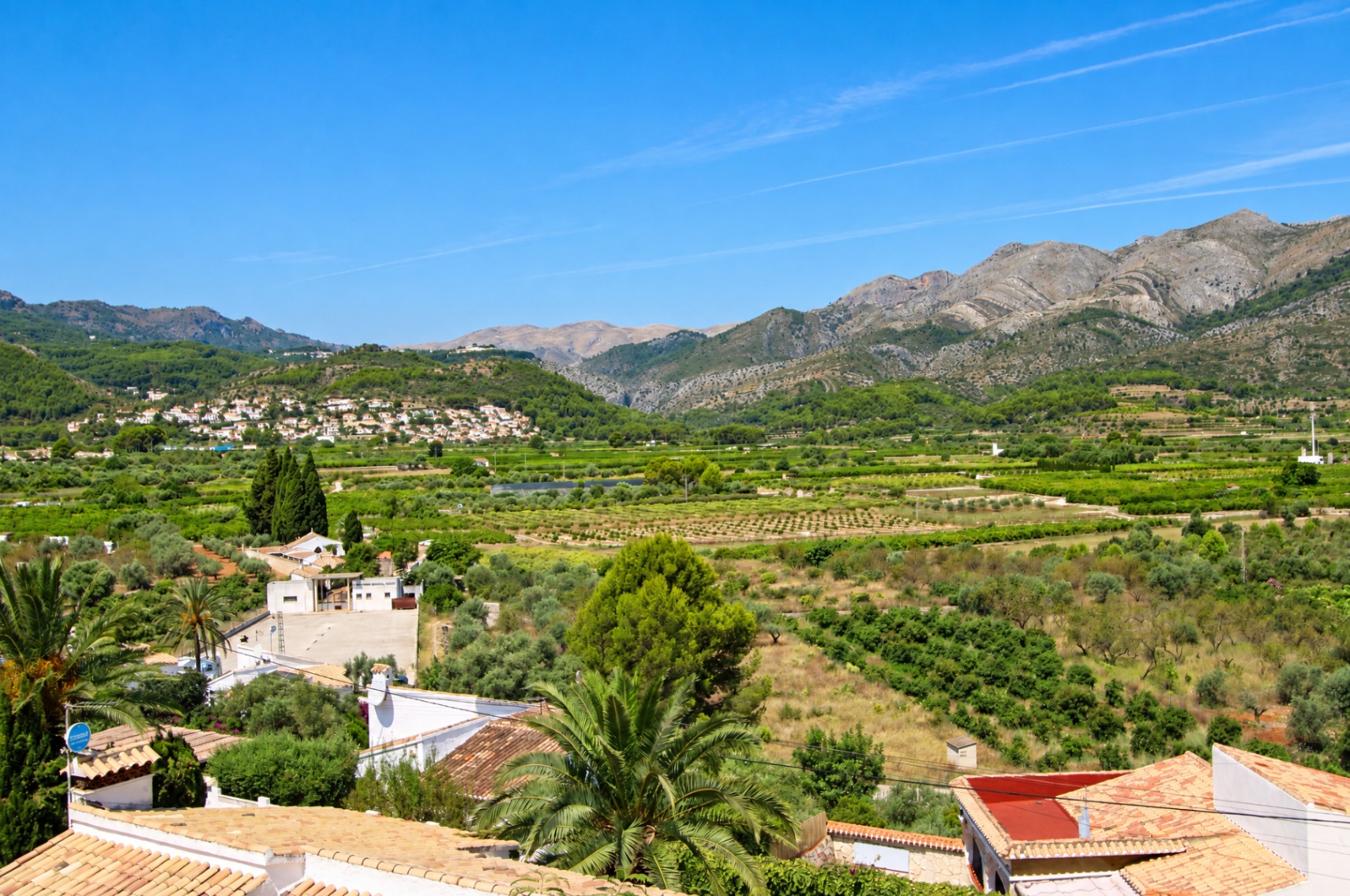 Spectacular 5-bedroom villa with stunning panoramic views of the Orba Valley.