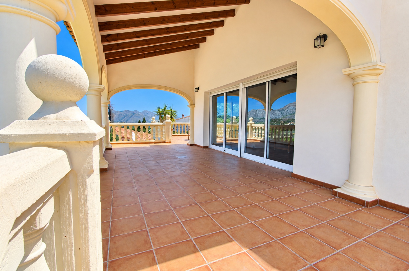 Spectacular 5-bedroom villa with stunning panoramic views of the Orba Valley.