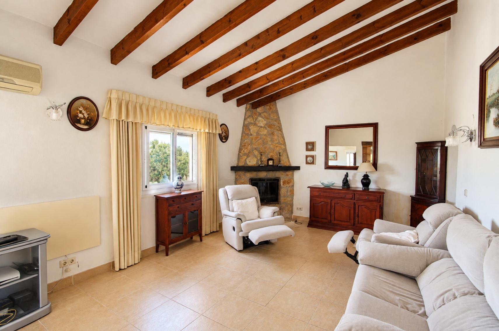 Chalet a la venta con vistas panorámicas al valle y al mar en Orba