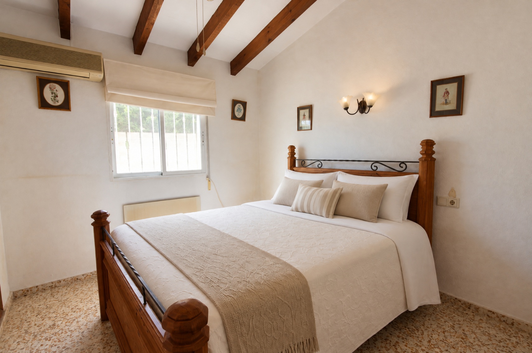 Chalet a la venta con vistas panorámicas al valle y al mar en Orba