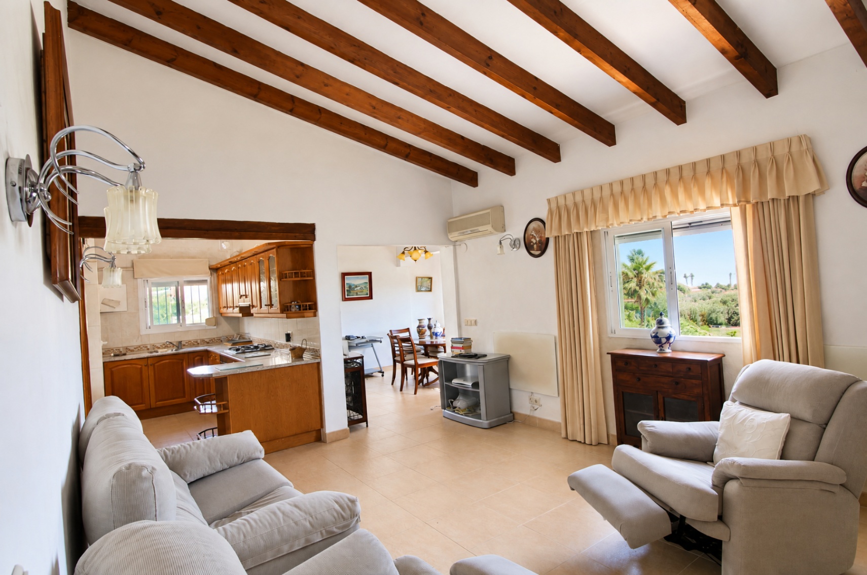 Chalet a la venta con vistas panorámicas al valle y al mar en Orba