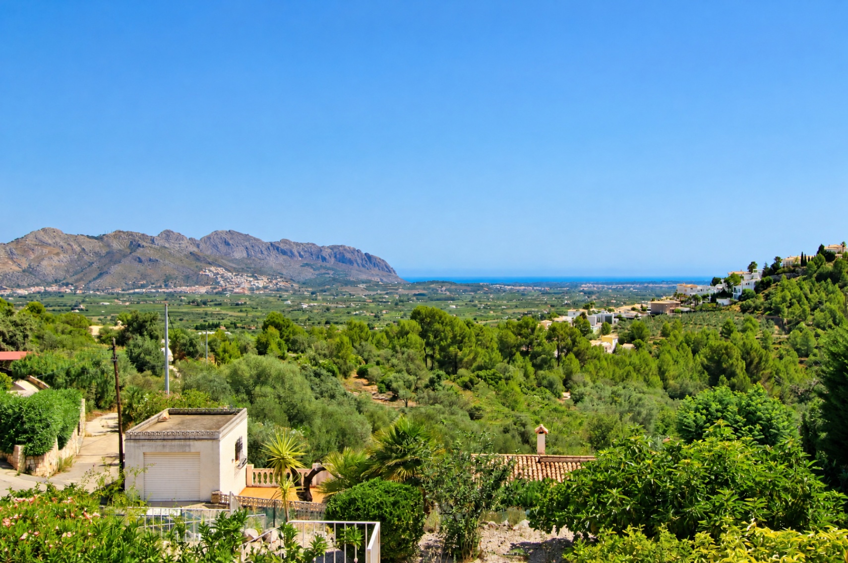 Chalet a la venta con vistas panorámicas al valle y al mar en Orba