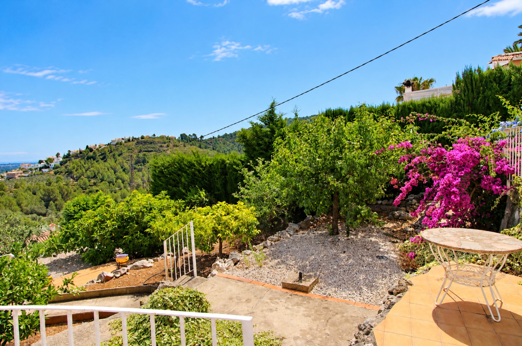 Chalet a la venta con vistas panorámicas al valle y al mar en Orba