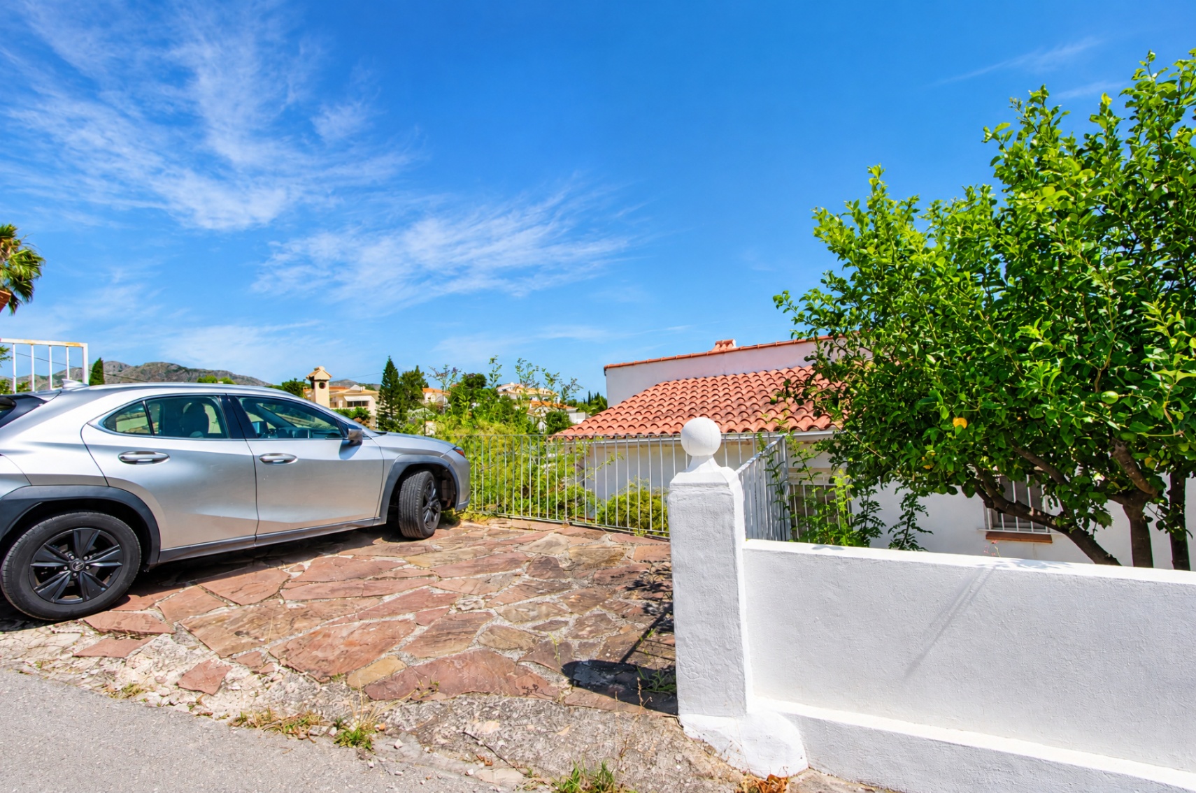 Chalet a la venta con vistas panorámicas al valle y al mar en Orba