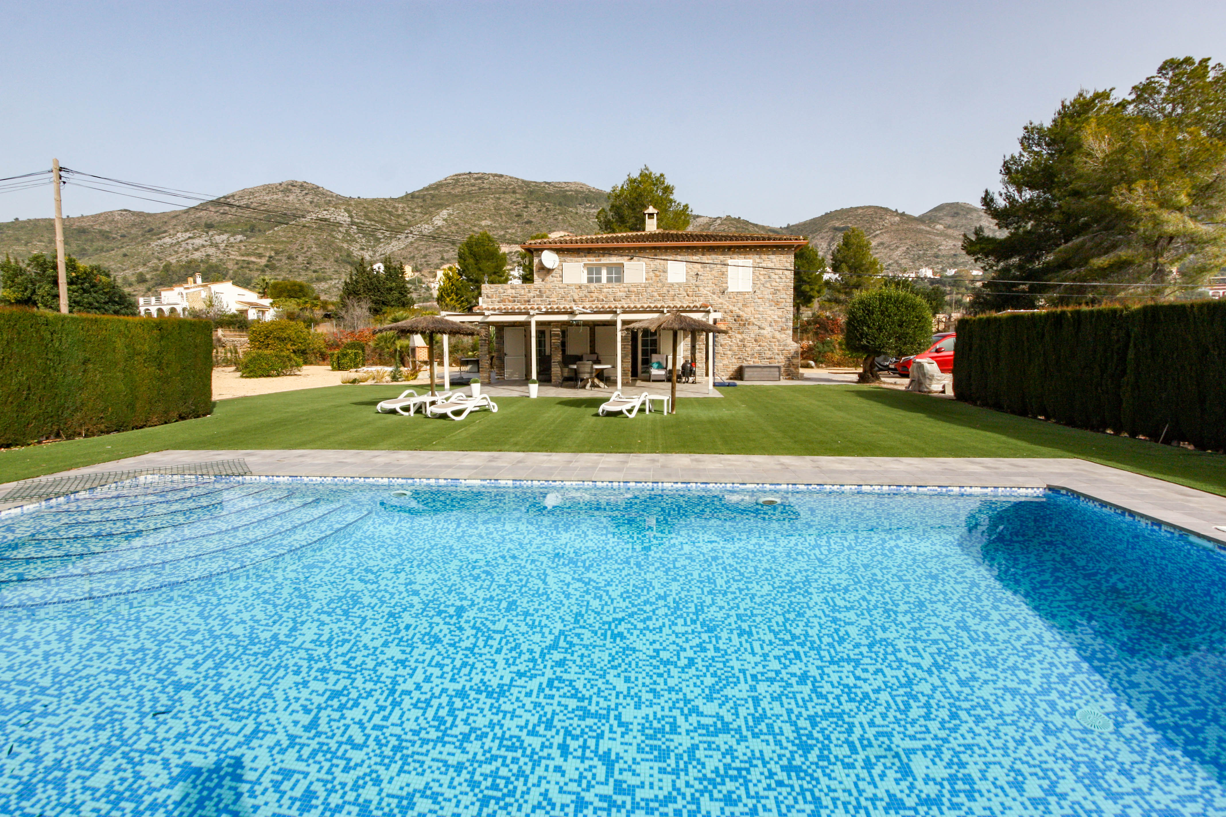 Villa con piscina en venta Jalón