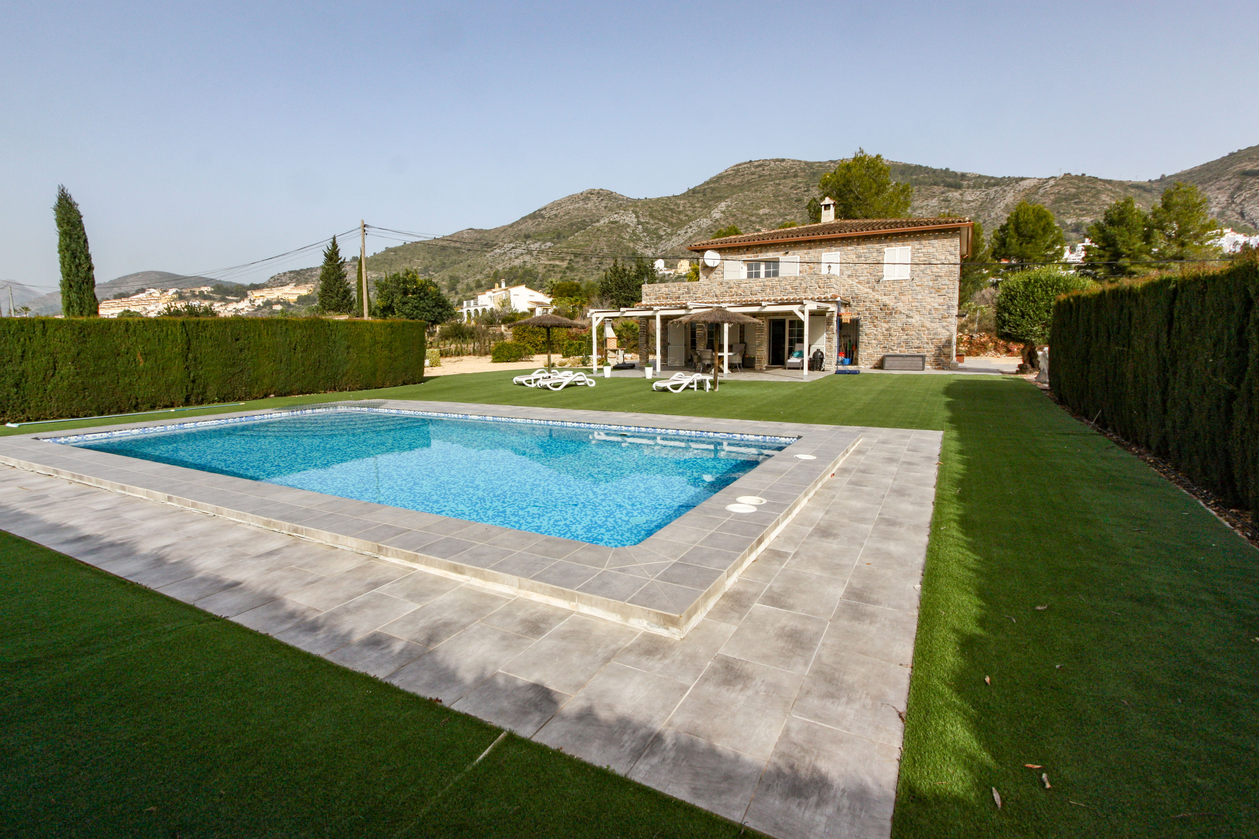 Villa mit Pool zu verkaufen Jalon