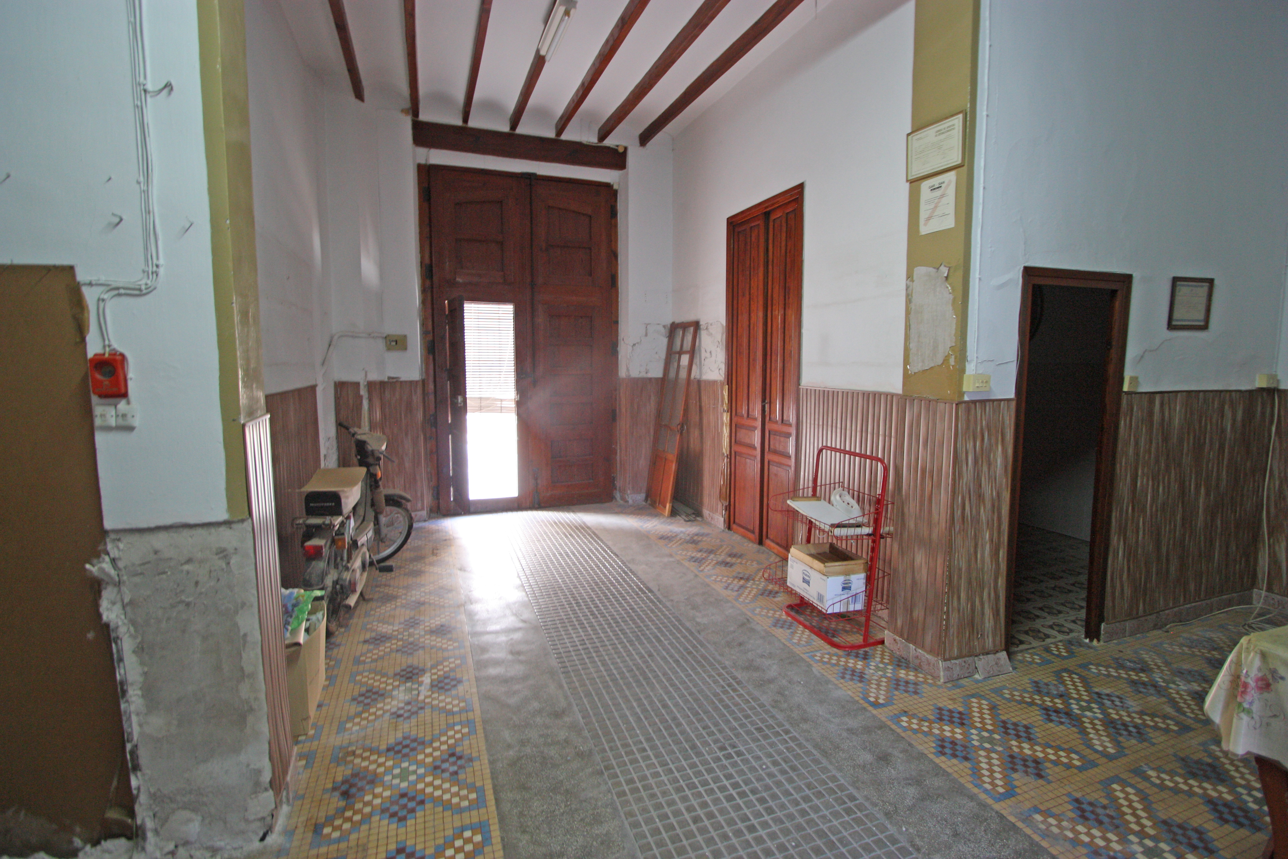 Spacious town house for sale in Tormos