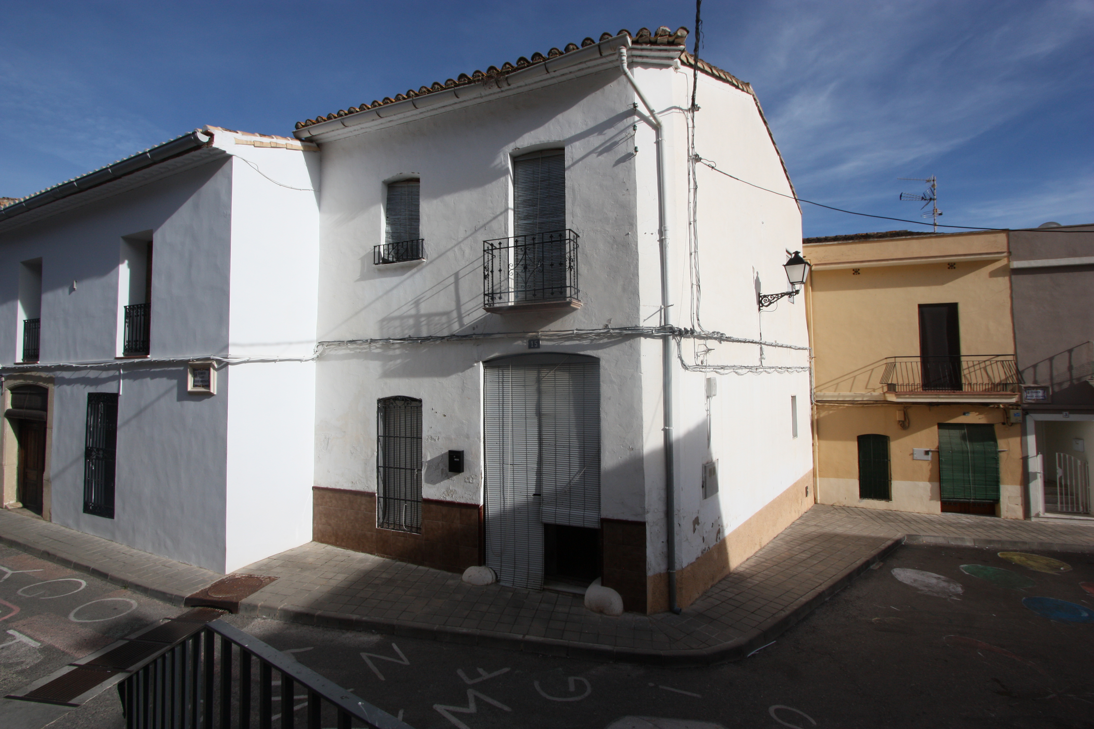 Spacious town house for sale in Tormos