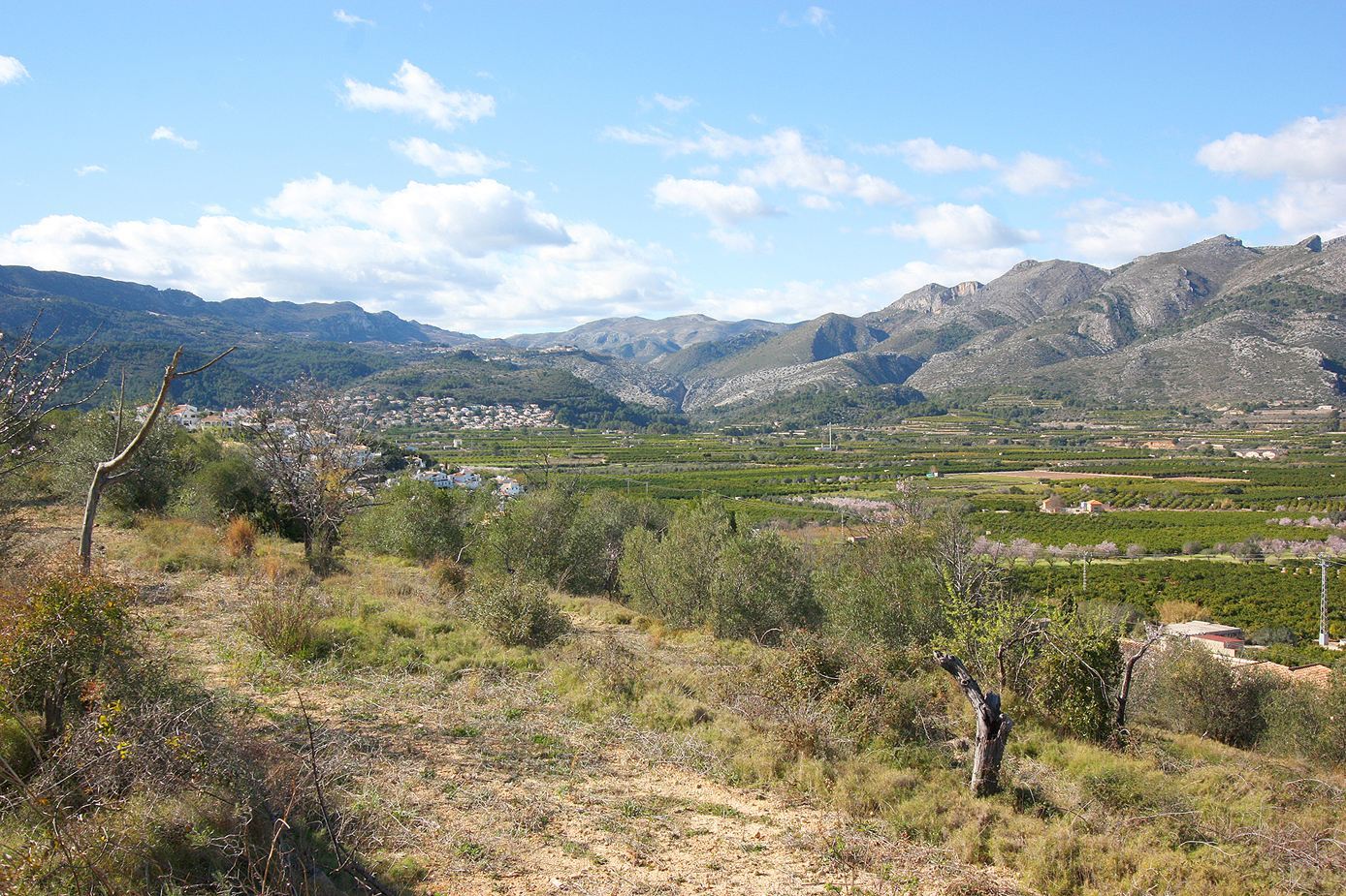 Parcela con vistas al valle y mar Orba (Alicante)