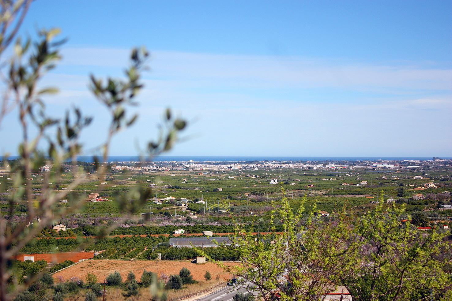 Parcela con vistas al valle y mar Orba (Alicante)