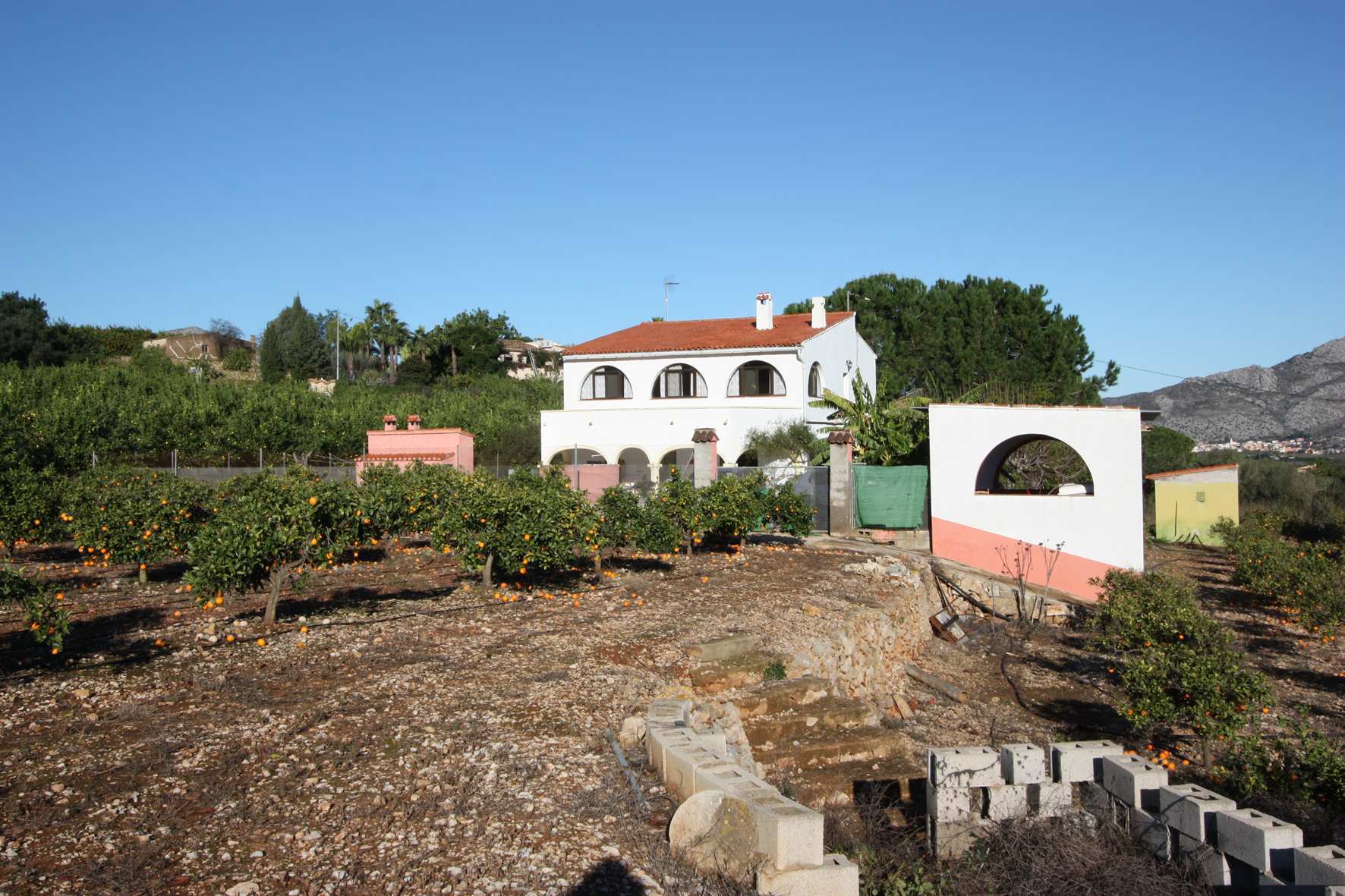 Villa / Finca with a plot of 7012m2 for sale in Benidoleig